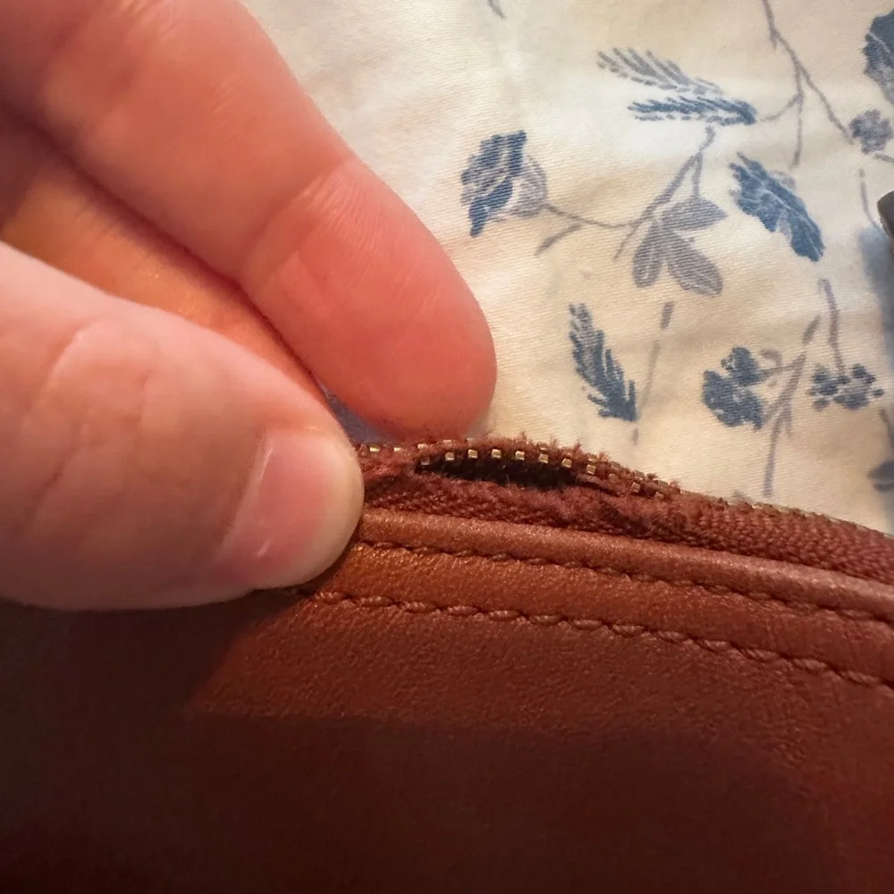 Vintage Y2K Coach crossbody bag - Picture 4 of 6